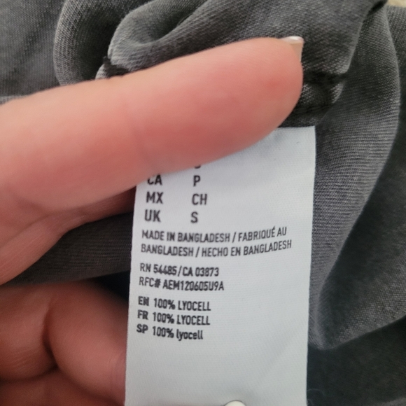 American Eagle Boyfriend Fit Distressed Black Denim Shirt sz S - Like New - Picture 5 of 7